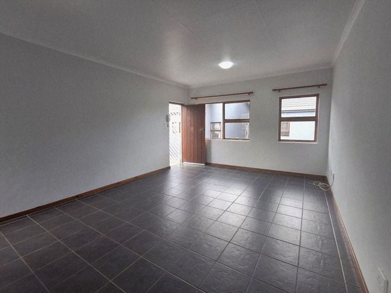 Charming Two-Bedroom Home - Photo 3