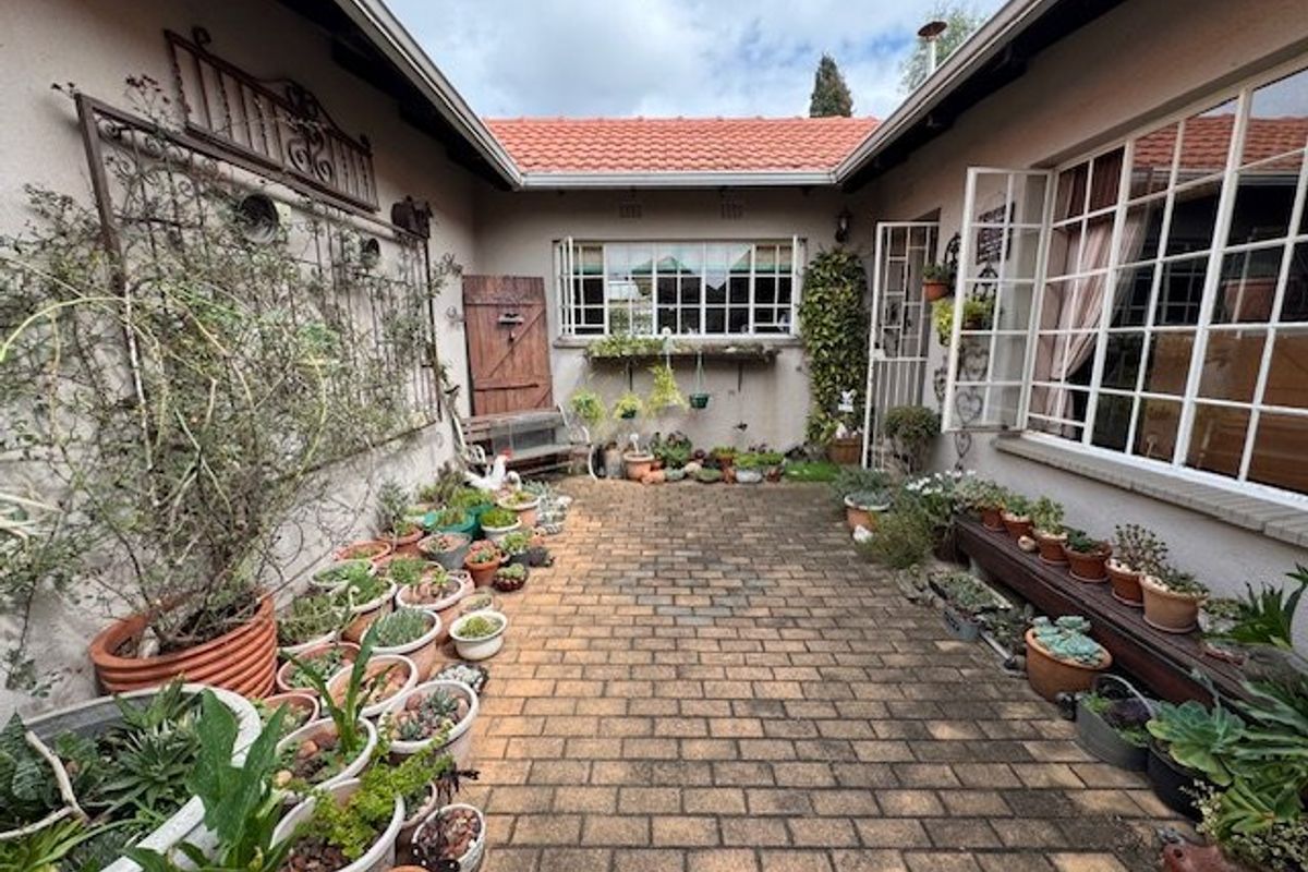 Spacious Family Home with Multiple Living Areas - Photo 5