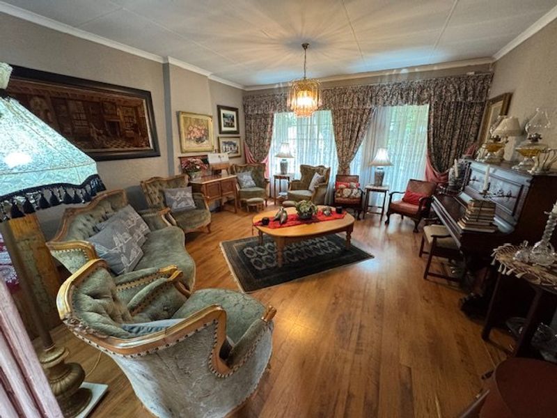 Spacious Family Home with Multiple Living Areas - Photo 6