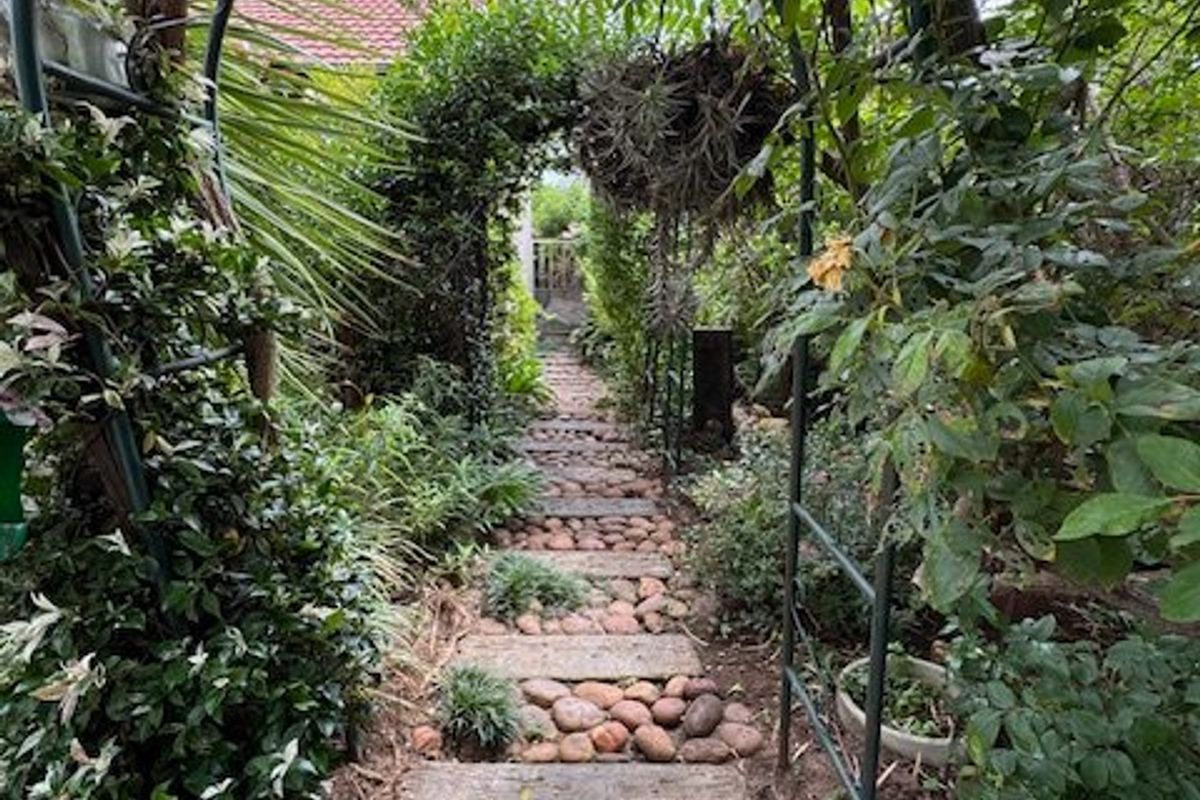 Spacious Family Home with Multiple Living Areas - Photo 2