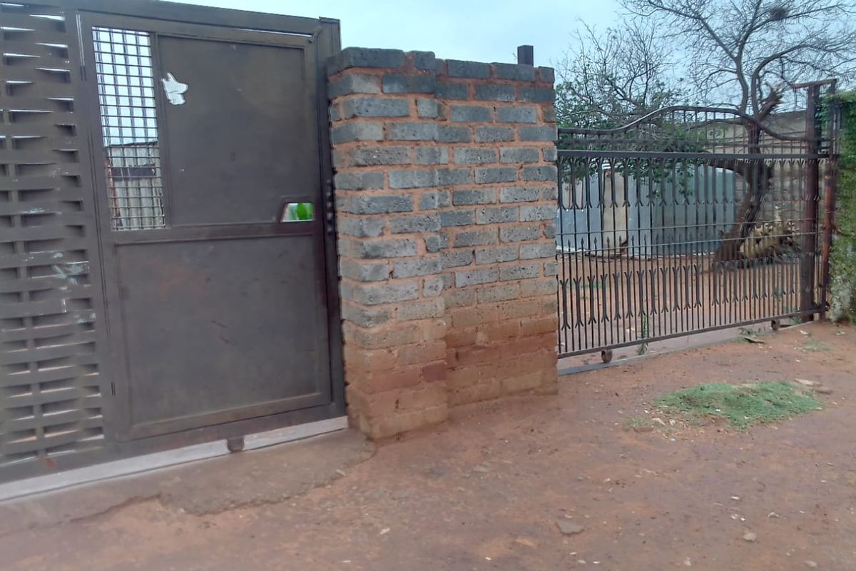 1 Bedroome House on 320 sqm yard - Photo 3