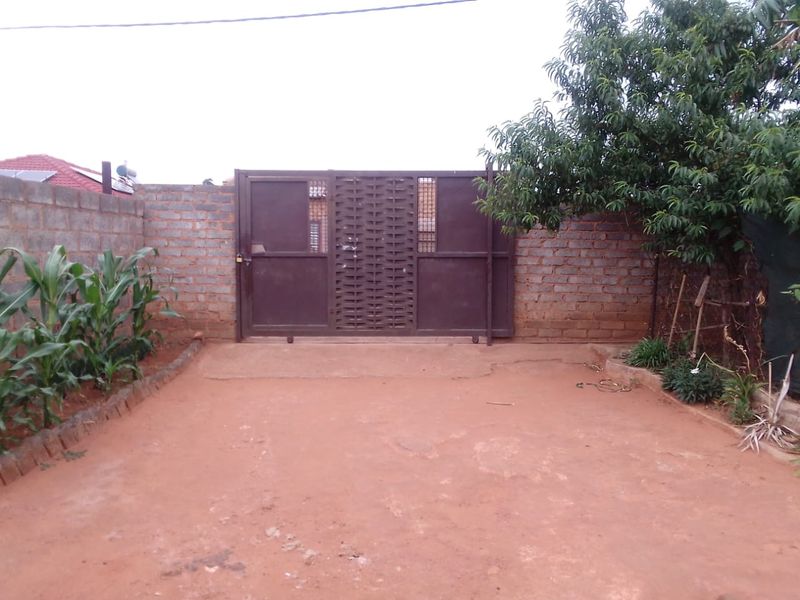 1 Bedroome House on 320 sqm yard - Photo 2