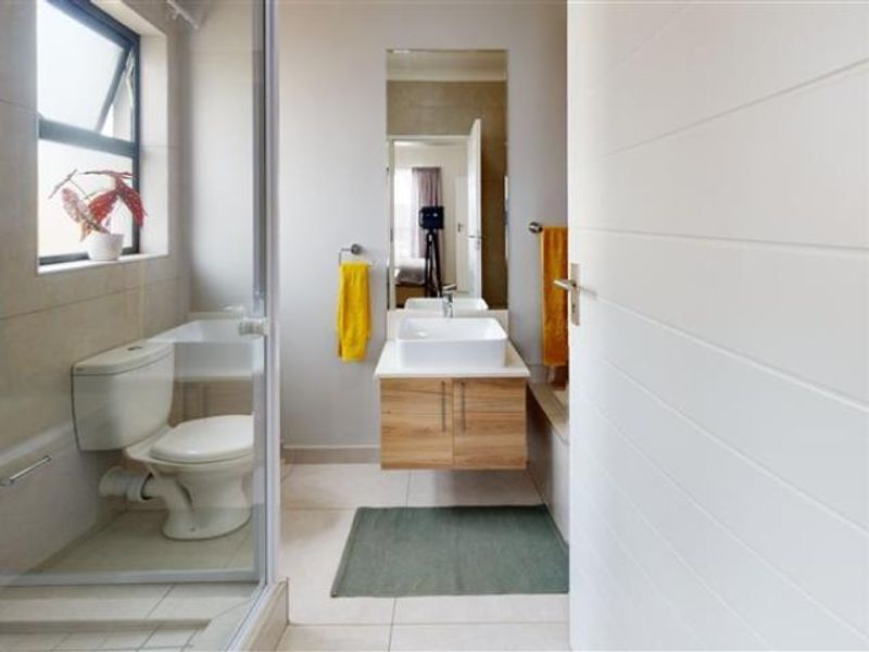 For Sale: 1 Bedroom 1 Bathroom Apartment for Sale at Fish Eagle View - Photo 6