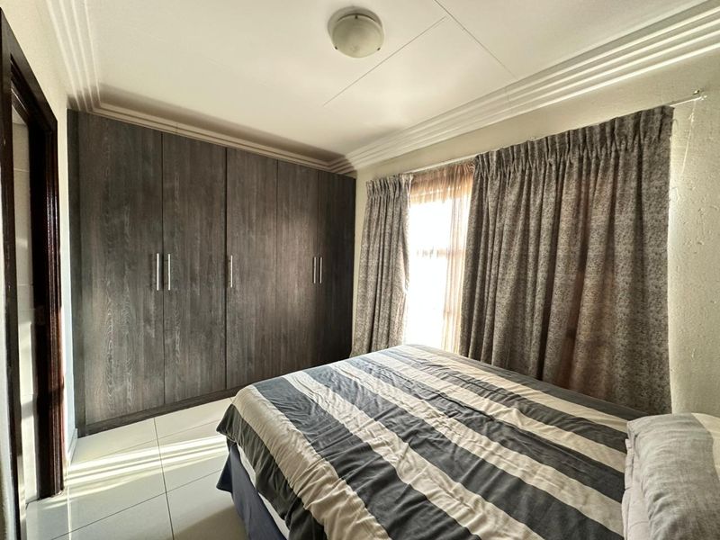 Spacious Three-Bedroom Apartment with Modern Finishes - Photo 10