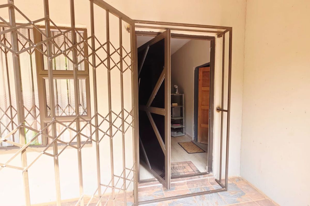 3 Bedroom House For Sale in Stilfontein Ext 1 - Photo 3