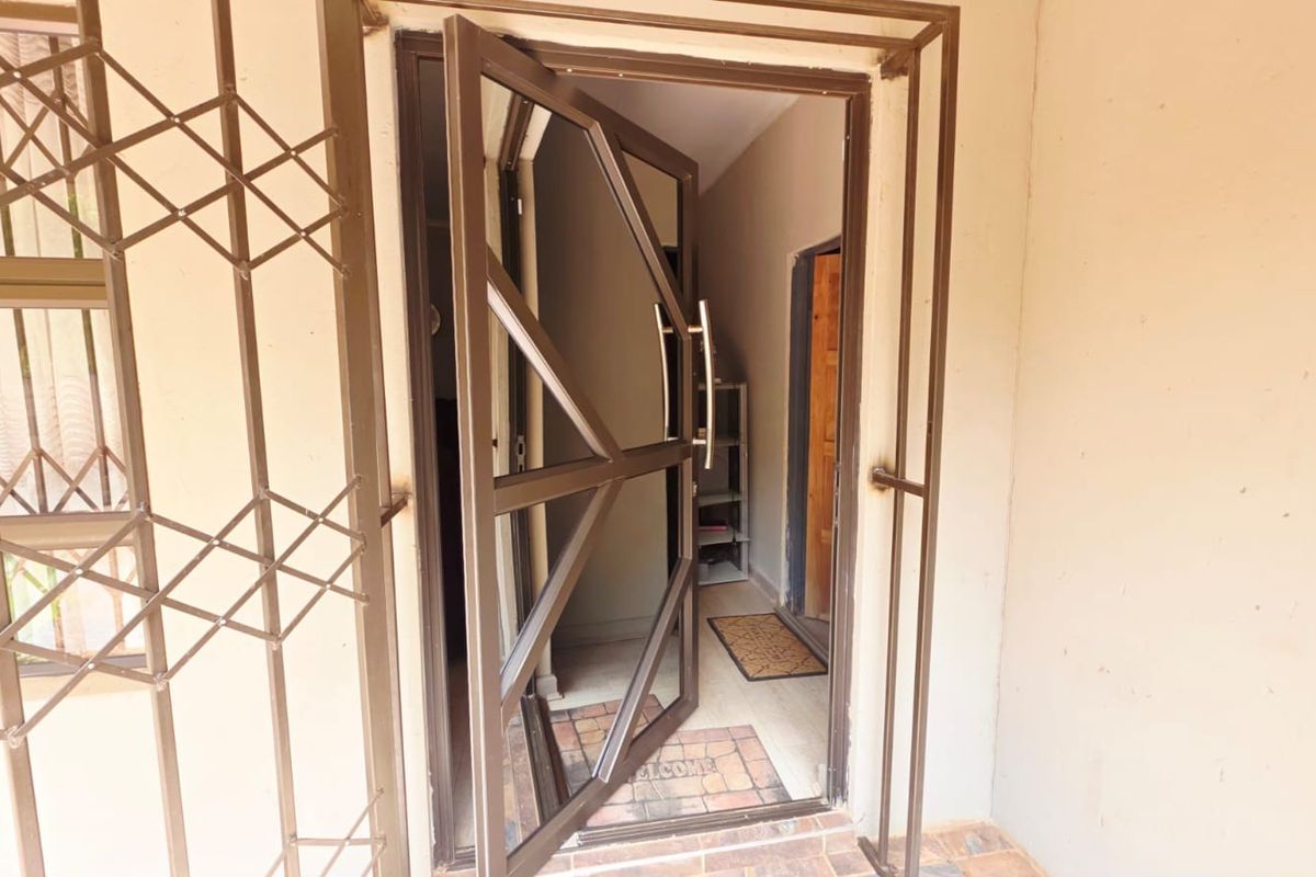 3 Bedroom House For Sale in Stilfontein Ext 1 - Photo 4