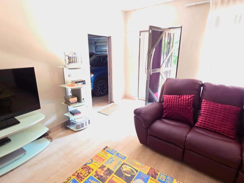 3 Bedroom House For Sale in Stilfontein Ext 1 - Photo 8