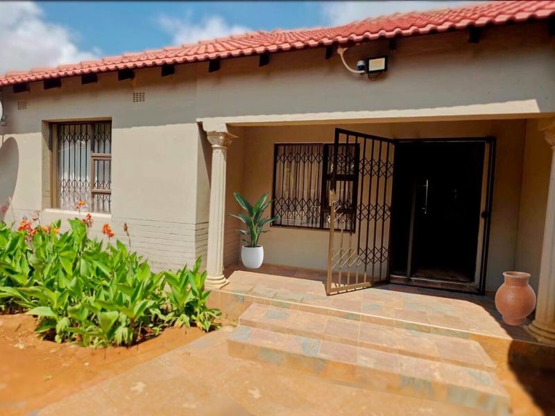 3 Bedroom House For Sale in Stilfontein Ext 1 - Photo 1