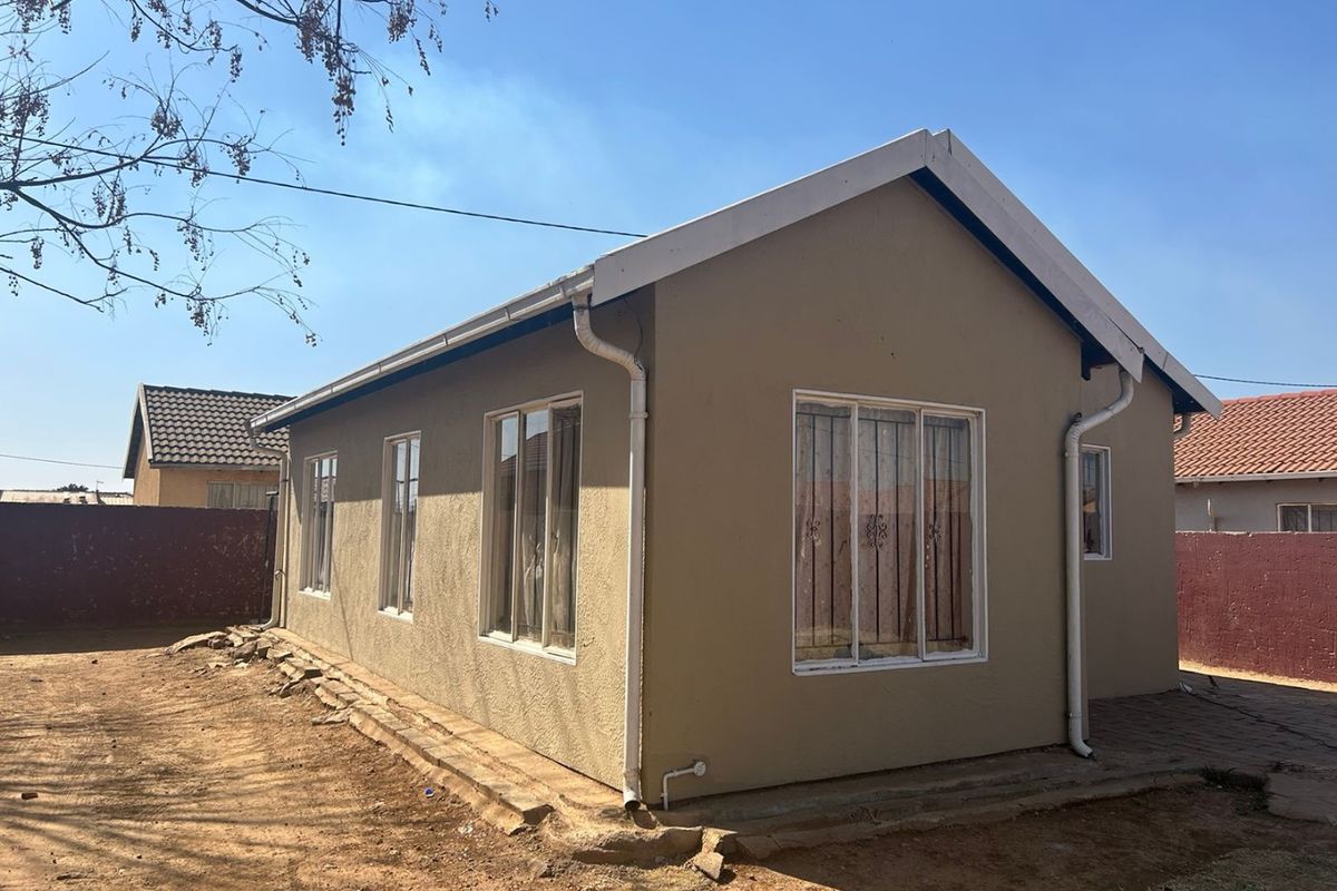 3 BEDROOMS FAMILY HOME IN PALMSPRINGS  - Photo 3