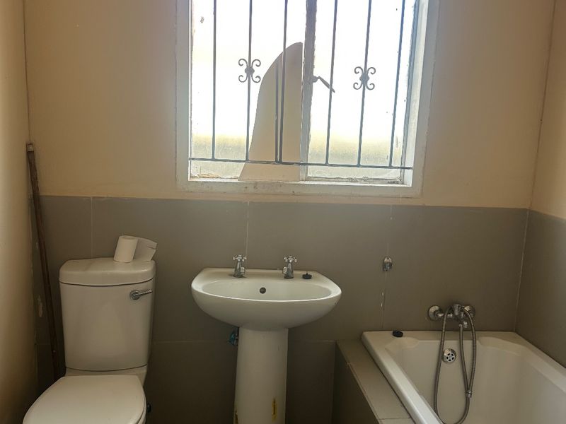 3 BEDROOMS FAMILY HOME IN PALMSPRINGS  - Photo 9