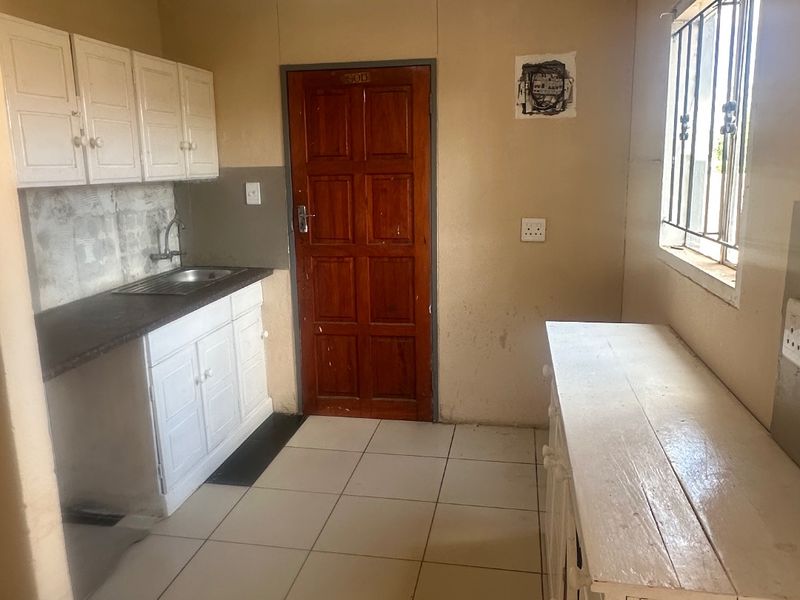 3 BEDROOMS FAMILY HOME IN PALMSPRINGS  - Photo 8