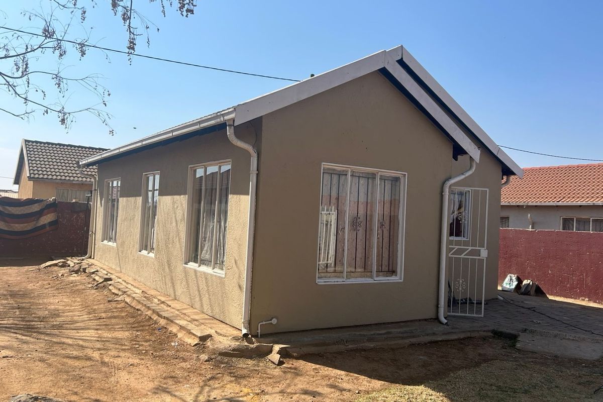 3 BEDROOMS FAMILY HOME IN PALMSPRINGS  - Photo 2