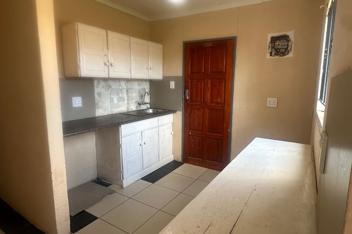 3 BEDROOMS FAMILY HOME IN PALMSPRINGS  - Photo 4