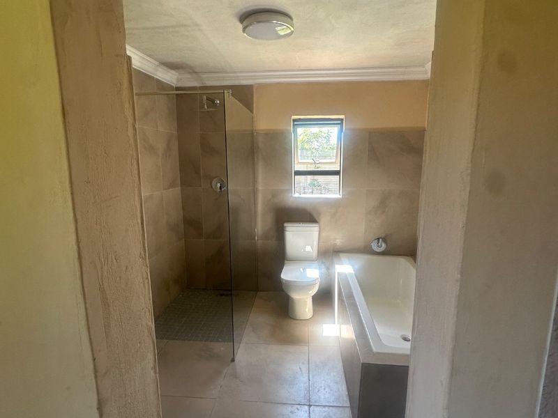 Newly renovated family home in VANDERBIJLPARK SW AREA - Photo 5