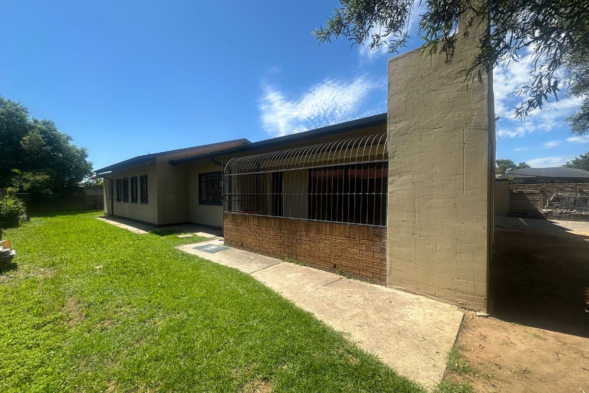 Newly renovated family home in VANDERBIJLPARK SW AREA - Photo 2