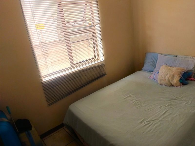 Up for Grabs! - Photo 10