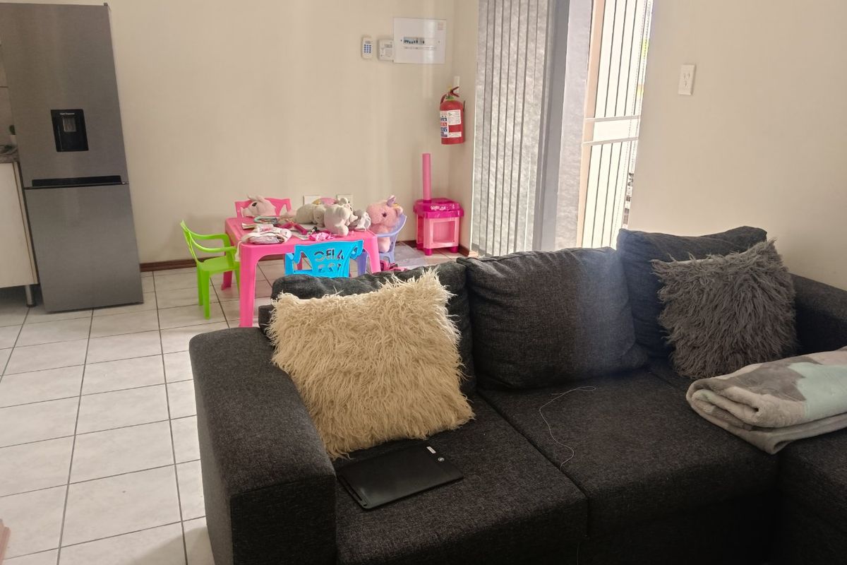 Up for Grabs! - Photo 3