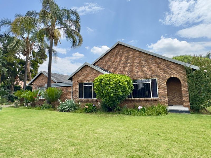 4 Bedroom 2 Bathroom House Dorandia + Big Flatlet - Photo 5