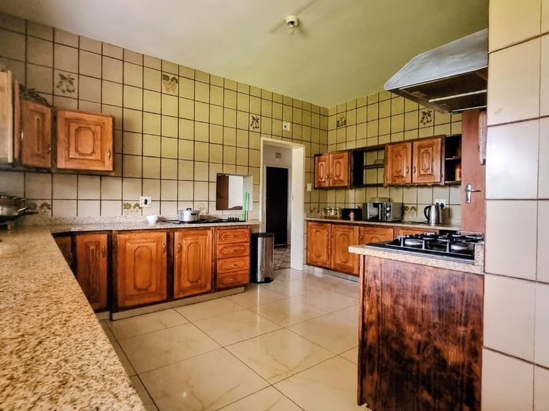 Prime Investment Opportunity with this 8-Bedroom Double storey Haven in the Booming Bedworth Park - Photo 4