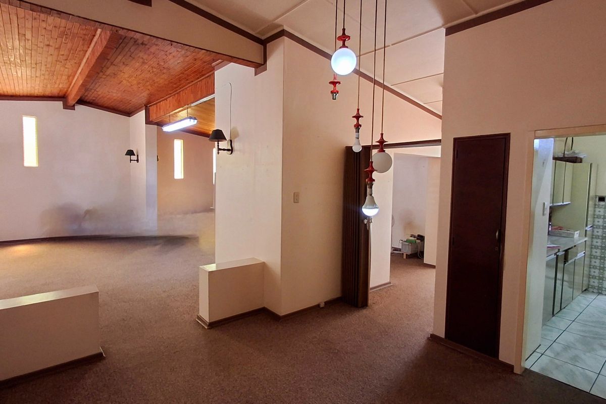 Spacious 3-Bedroom Home Within Walking Distance to Major Amenities in Sasolburg - Photo 3