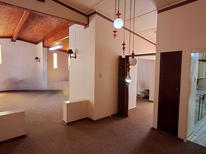 Spacious 3-Bedroom Home Within Walking Distance to Major Amenities in Sasolburg - Photo 3