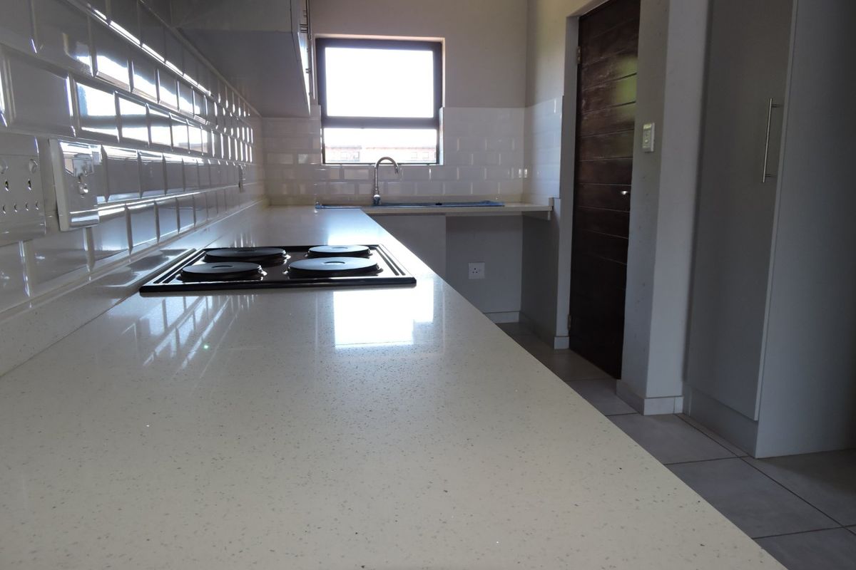 IMMACULATE UPMARKET APARTMENT FOR SALE IN LIFESTYLE COMPLEX - Photo 3