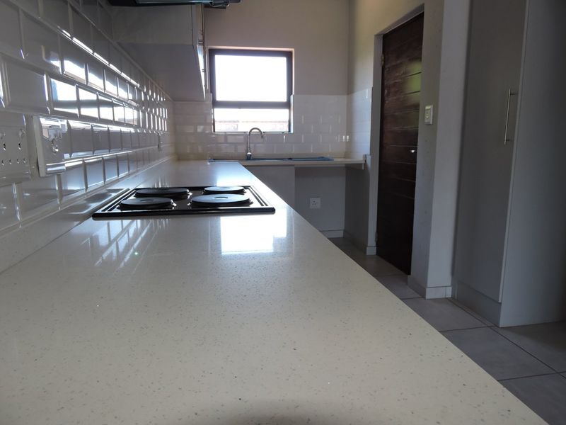 IMMACULATE UPMARKET APARTMENT FOR SALE IN LIFESTYLE COMPLEX - Photo 3