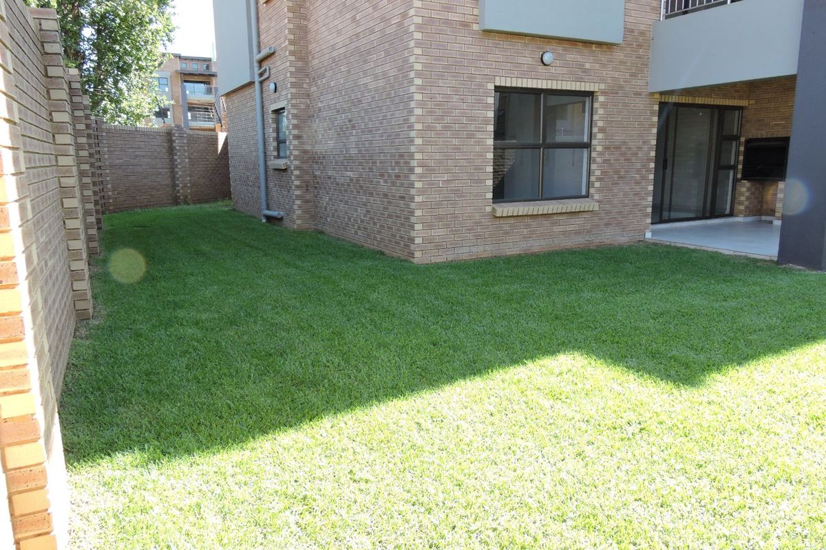 IMMACULATE UPMARKET APARTMENT FOR SALE IN LIFESTYLE COMPLEX - Photo 2