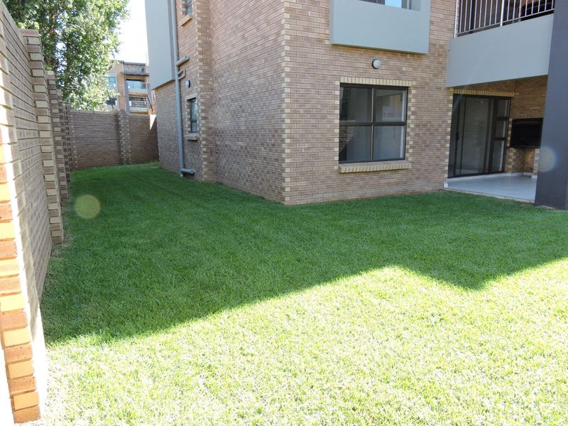 IMMACULATE UPMARKET APARTMENT FOR SALE IN LIFESTYLE COMPLEX - Photo 2