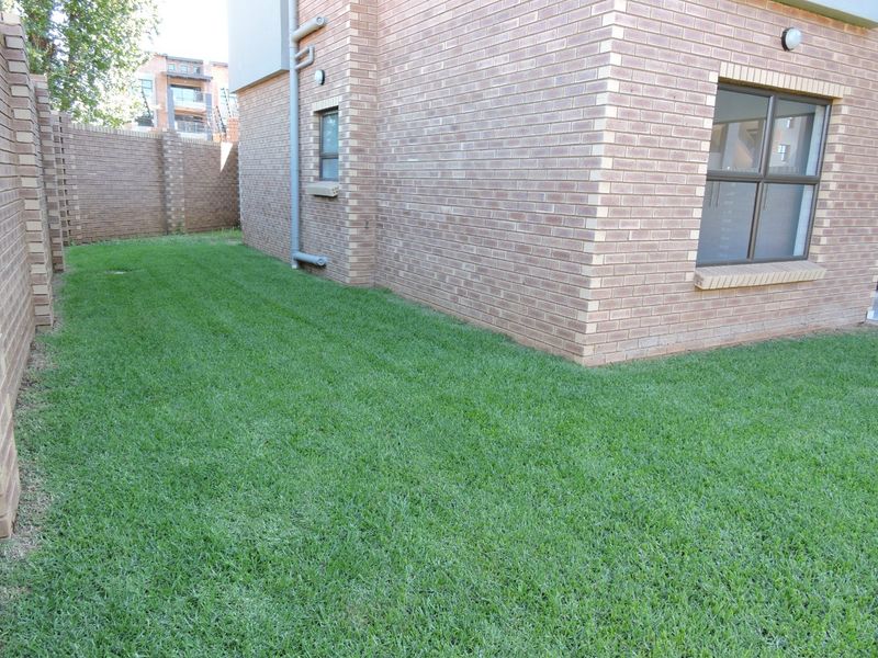 IMMACULATE UPMARKET APARTMENT FOR SALE IN LIFESTYLE COMPLEX - Photo 9