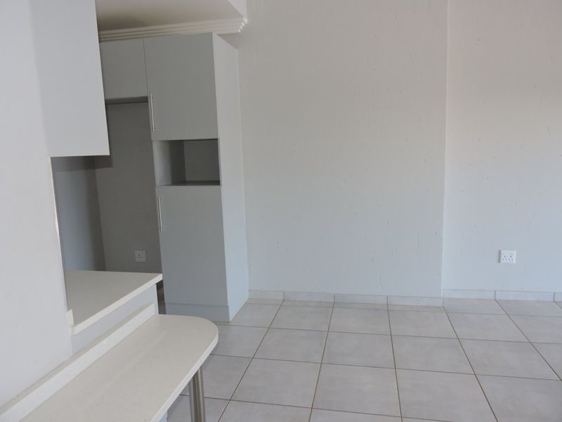 IMMACULATE UPMARKET APARTMENT FOR SALE IN LIFESTYLE COMPLEX - Photo 7
