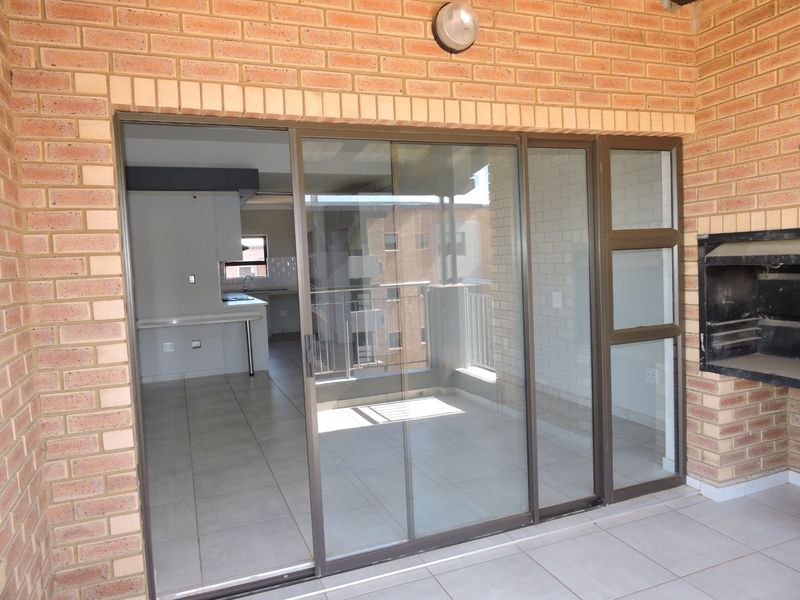 IMMACULATE UPMARKET APARTMENT FOR SALE IN LIFESTYLE COMPLEX - Photo 8