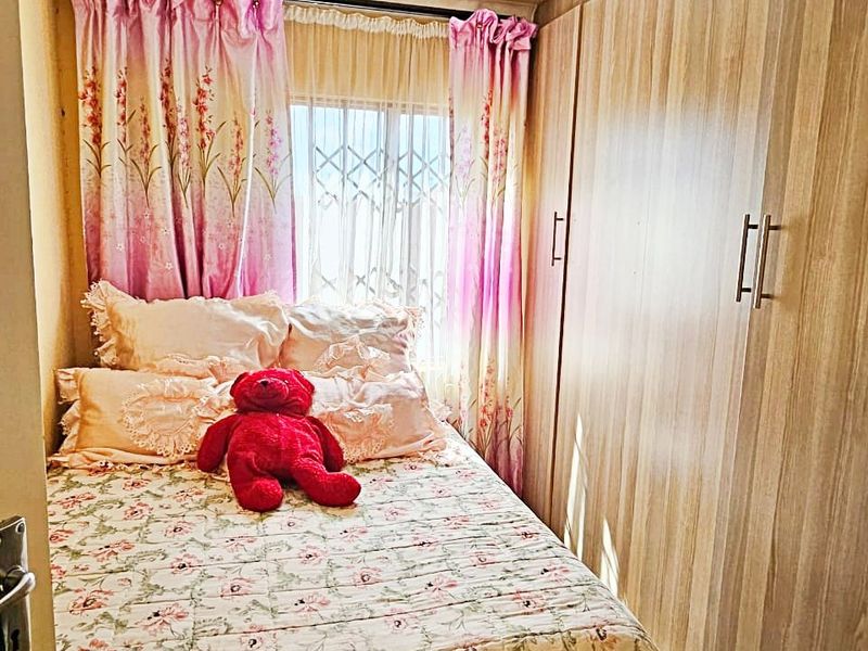 Perfect Family Home in Protea Glen – Move-In Ready - Photo 6