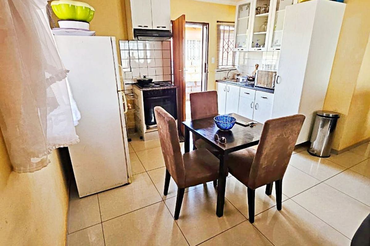Perfect Family Home in Protea Glen – Move-In Ready - Photo 2