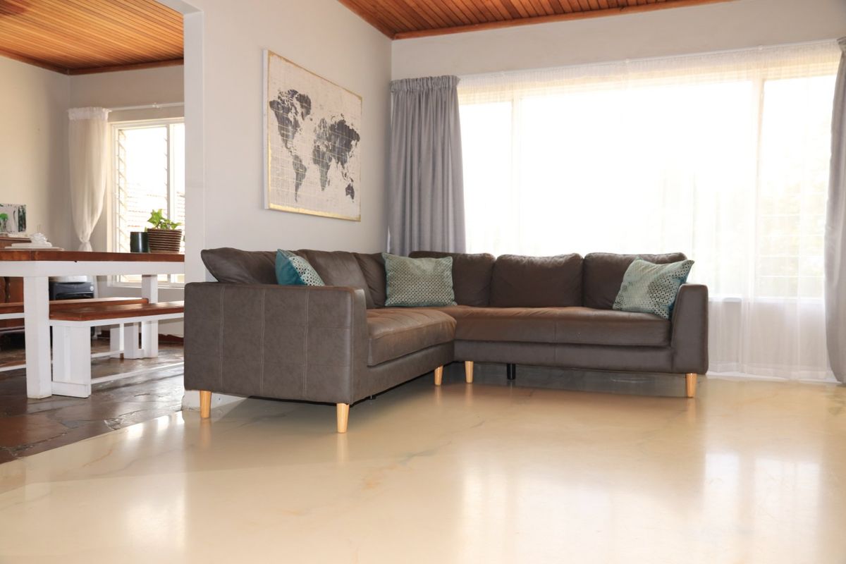 Family home in Greenfields, with opportunity for outdoor living - Photo 3