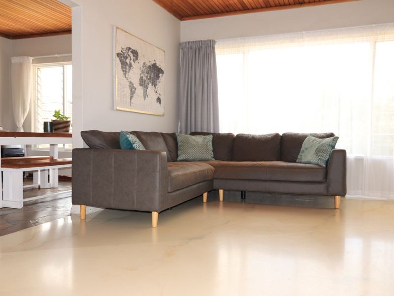 Family home in Greenfields, with opportunity for outdoor living - Photo 3