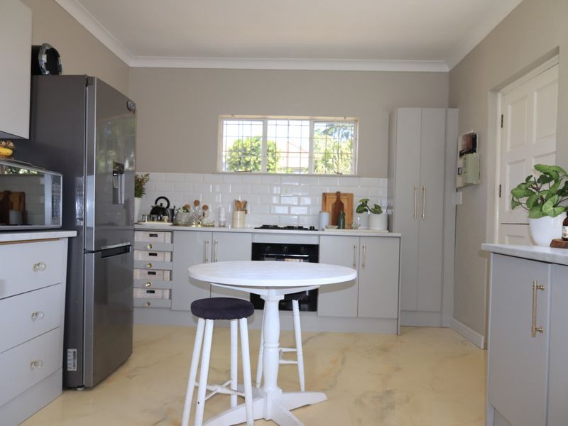 Family home in Greenfields, with opportunity for outdoor living - Photo 9