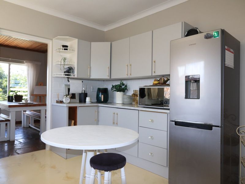 Family home in Greenfields, with opportunity for outdoor living - Photo 10