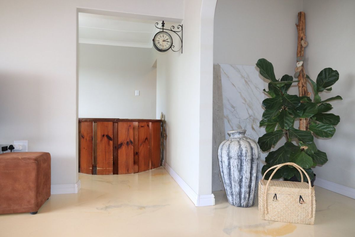 Family home in Greenfields, with opportunity for outdoor living - Photo 4