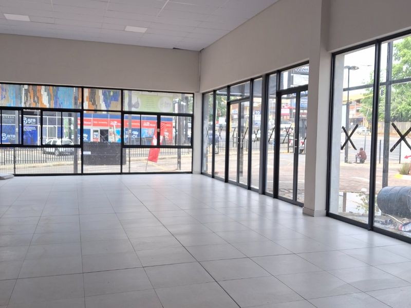 Refurbished Retail Space in the Heart of Craighall Park - Photo 5