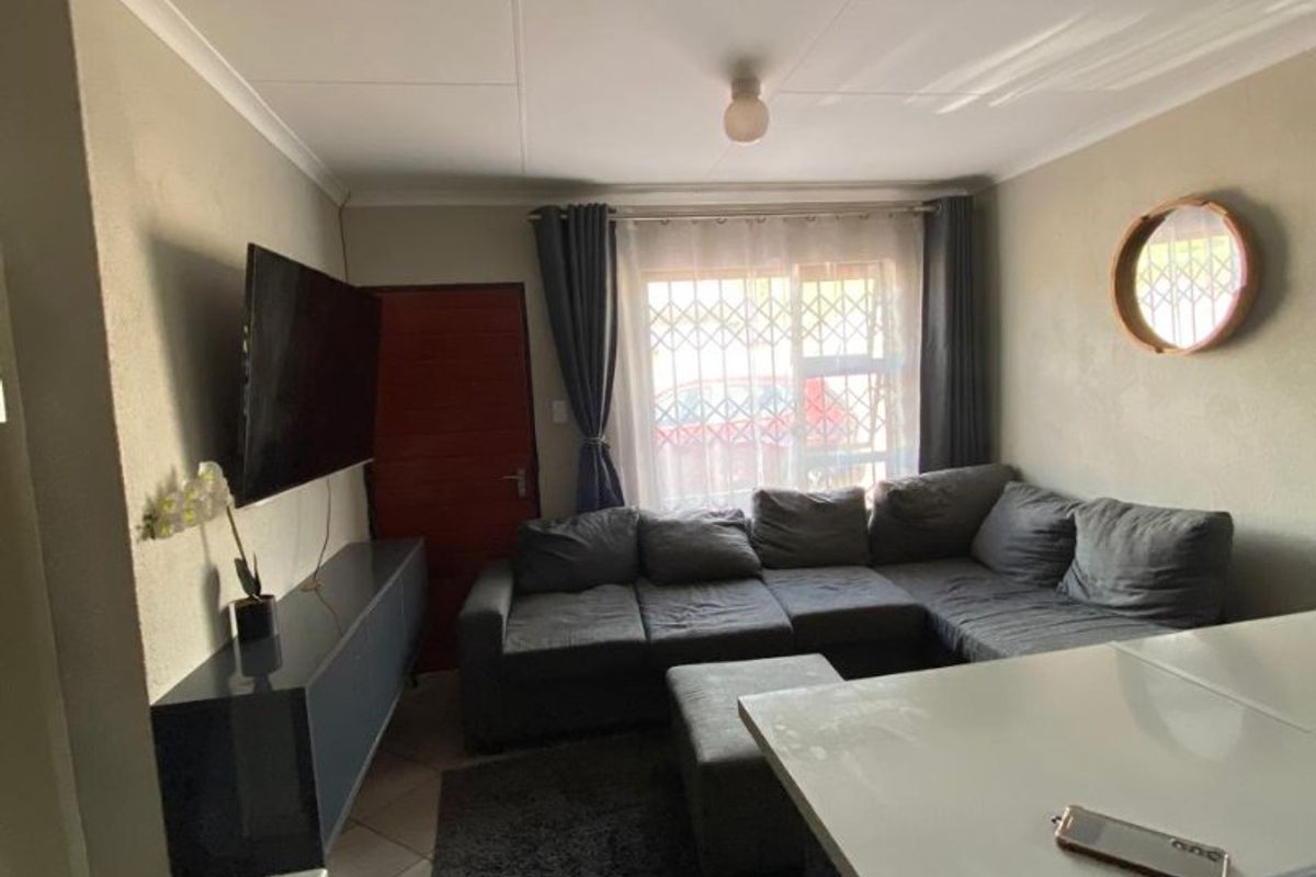 CHARMING 2-BEDROOM HOME FOR SALE IN WILFORDON, ROODEPOORT - Photo 4