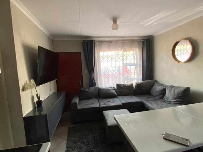 CHARMING 2-BEDROOM HOME FOR SALE IN WILFORDON, ROODEPOORT - Photo 4