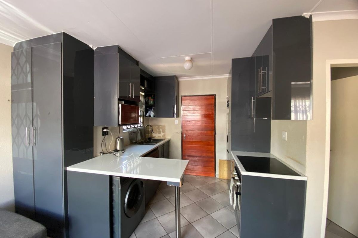 CHARMING 2-BEDROOM HOME FOR SALE IN WILFORDON, ROODEPOORT - Photo 2