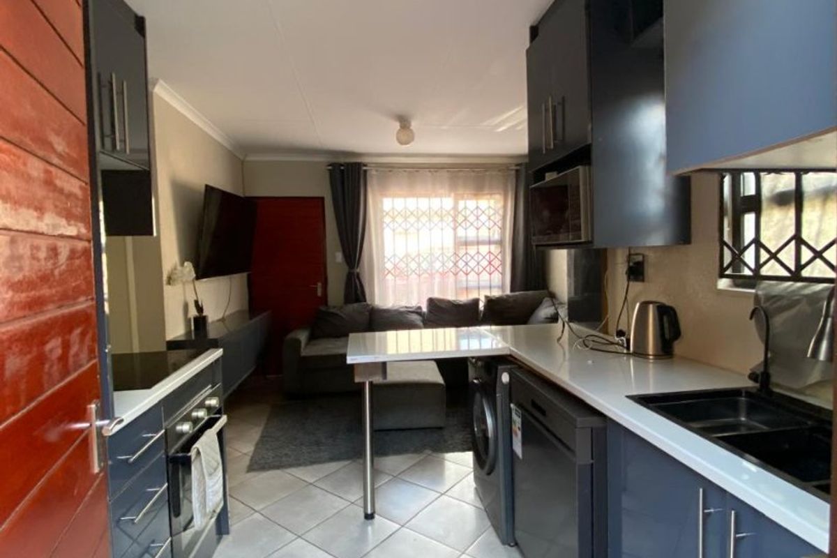 CHARMING 2-BEDROOM HOME FOR SALE IN WILFORDON, ROODEPOORT - Photo 3