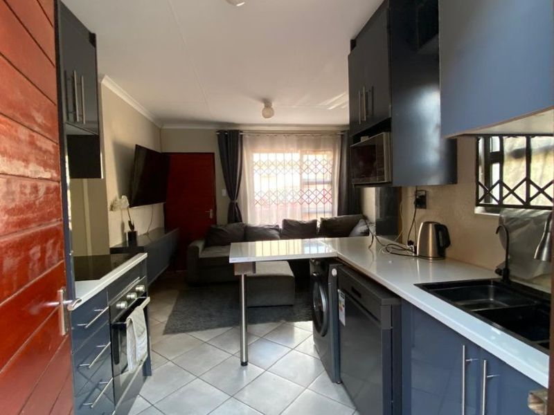 CHARMING 2-BEDROOM HOME FOR SALE IN WILFORDON, ROODEPOORT - Photo 3