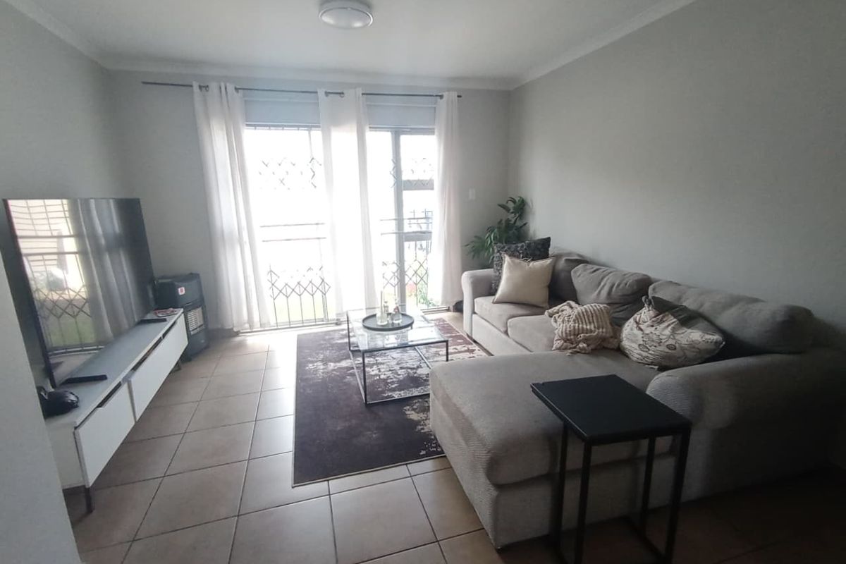 Modern 2-Bedroom Apartment in Secure Complex – A Perfect Place to Call Home - Photo 5