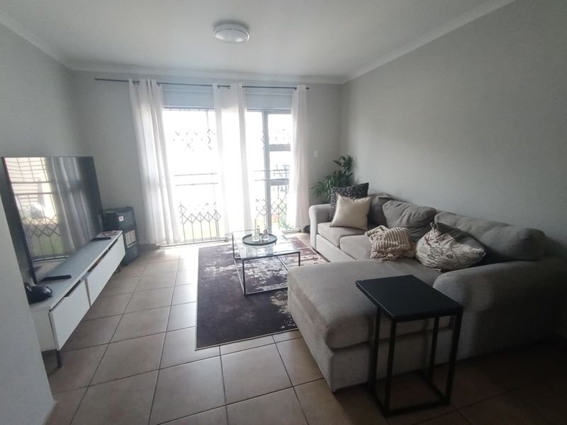 Modern 2-Bedroom Apartment in Secure Complex – A Perfect Place to Call Home - Photo 5