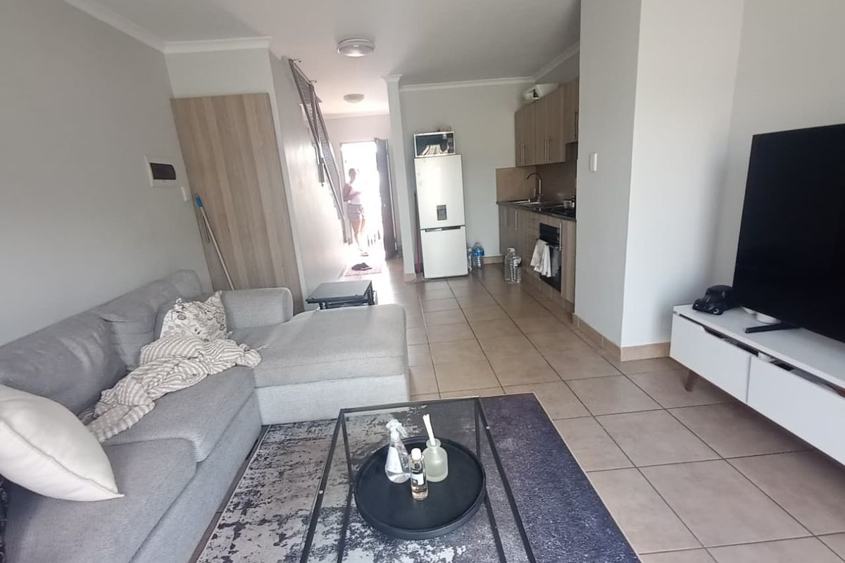 Modern 2-Bedroom Apartment in Secure Complex – A Perfect Place to Call Home - Photo 4