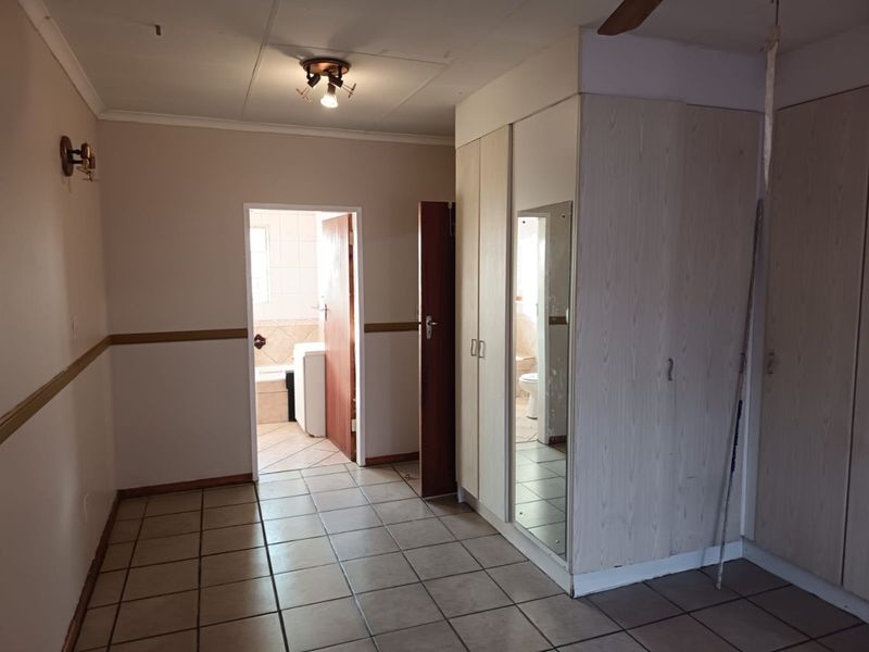 Spacious 4-Bedroom Family Home for Sale - Photo 9