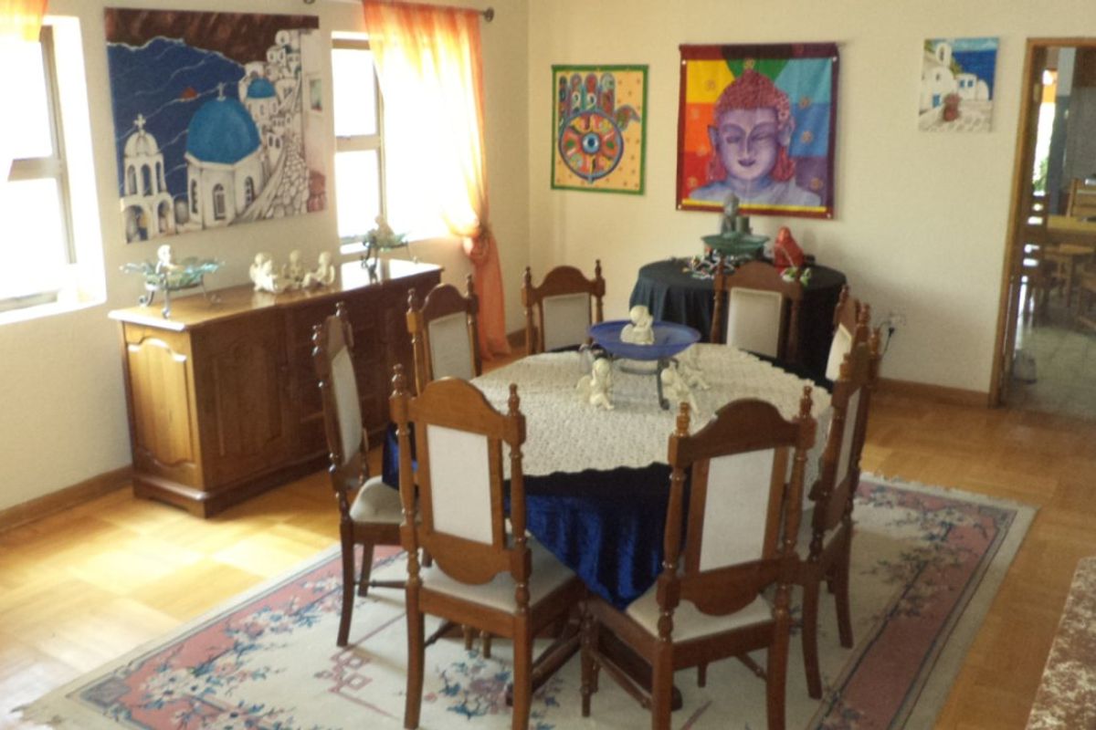 Lovely Living with Space, Style & Security - Photo 3